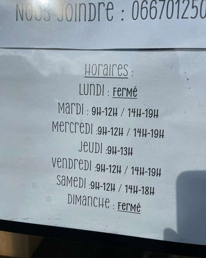 Juliette, mon binôme pour la saison ayant terminé le 30 Septembre, le magasin devient un exercice solitaire. Voici les nouveaux horaires. A noter un break à venir du 11 au 20 Octobre. J'y reviendrai. Juliette, whom I shared the seasonal workload with, finished on September 30th. Running La Cyclothèque will be a solitary exercice for the next few months. Hence new business hours. And a ten days break to come, from October 11th to 20th. More on this shortly.